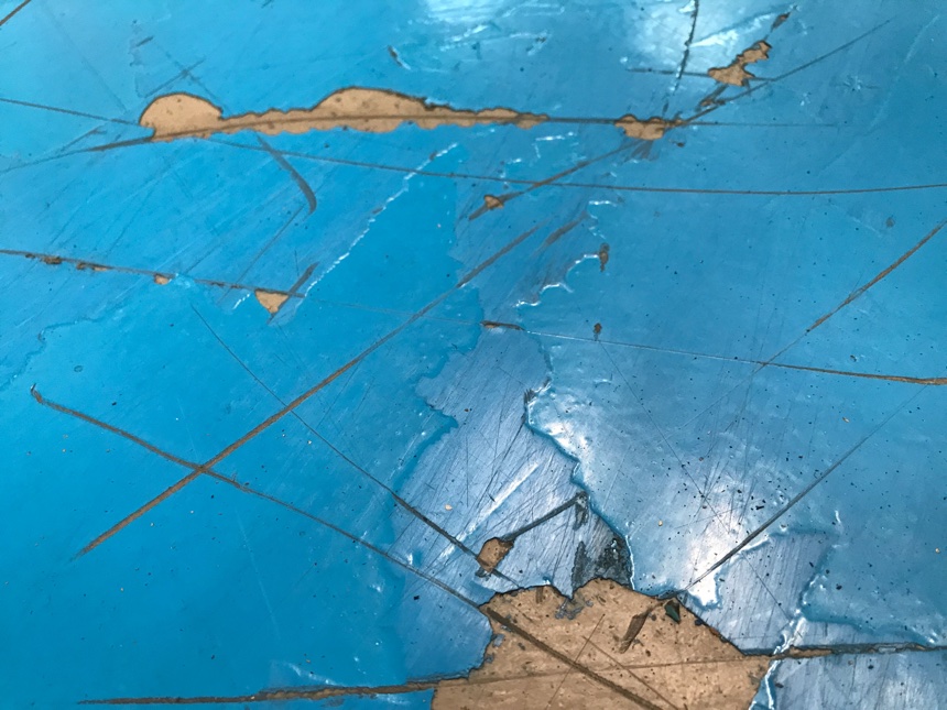 Concreto deteriorado — Grietas y superficie sin protección