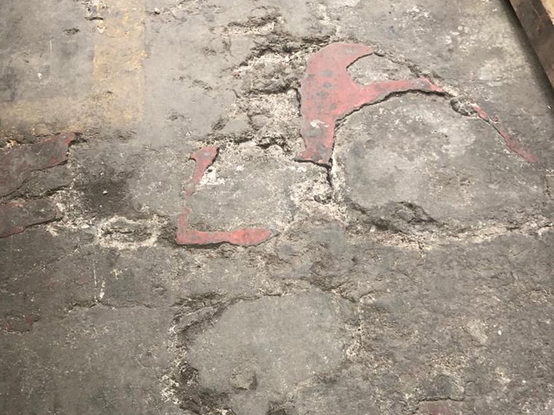 Piso deteriorado — Su inversión también envejece