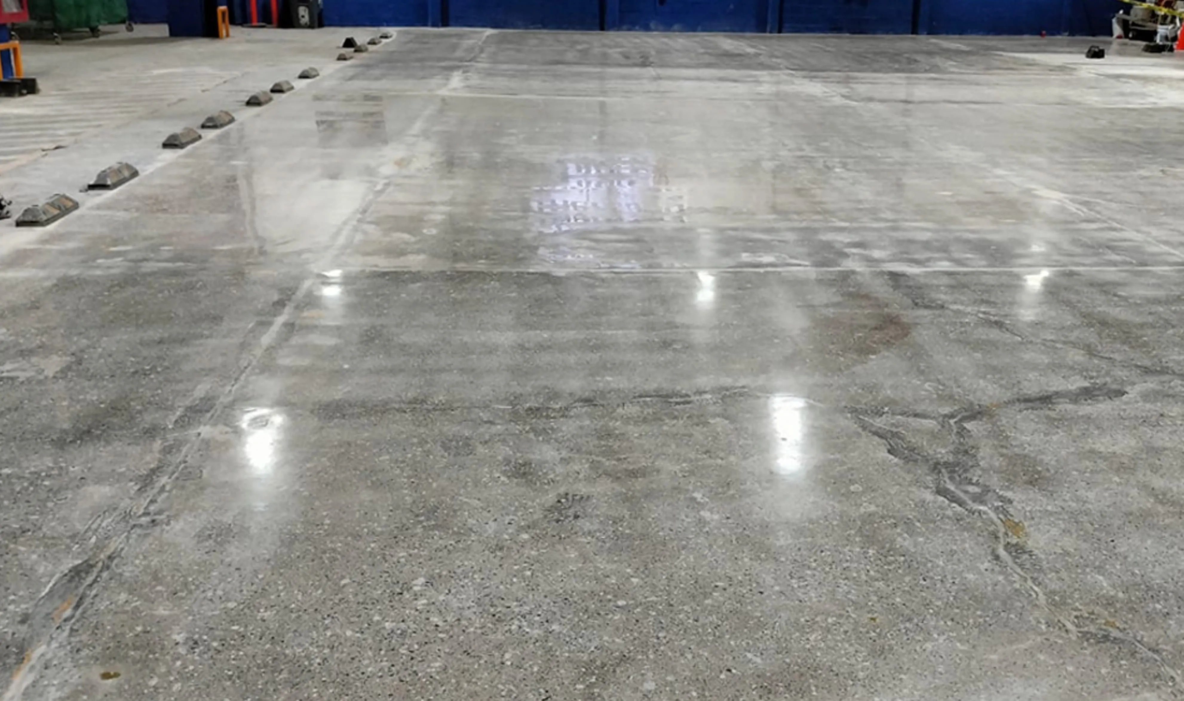Desbaste, Pulido y Abrillantado de Piso de Concreto — después