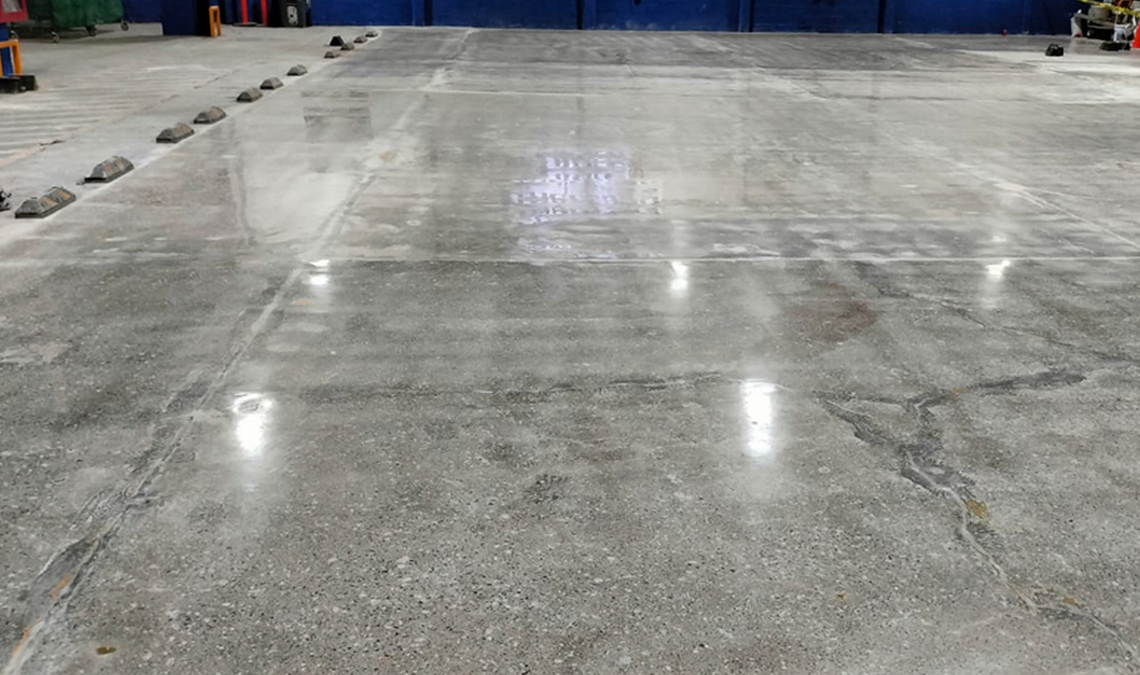 Desbaste, Pulido y Abrillantado de Piso de Concreto — después